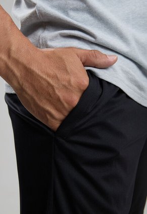 Pantaloneta UNDER ARMOUR Tech 7In Negro