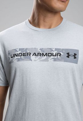Camiseta UNDER ARMOUR Chest Stripe Gris
