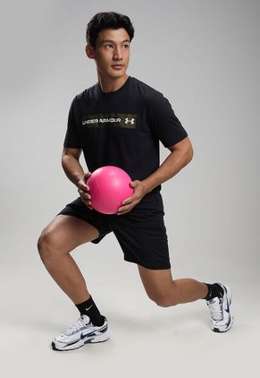 Camiseta UNDER ARMOUR Chest Stripe Negro