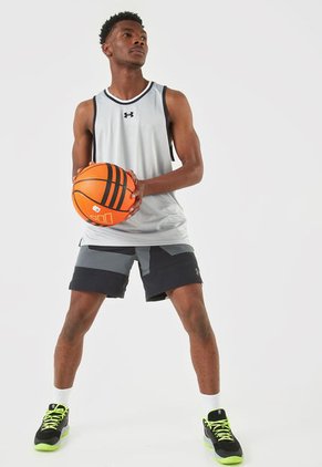 Pantaloneta Negro-Gris UNDER ARMOUR Baseline Woven 7