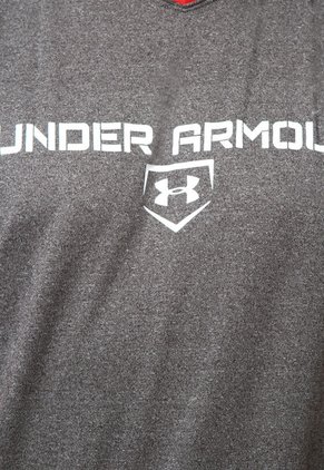 Camiseta Gris-Rojo Under Armour