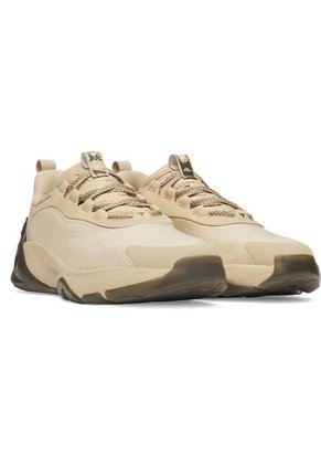 Tenis Trainning Hombre Under Armour PROJECT ROCK 8 Marron Under Armour