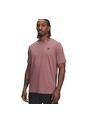 Camiseta Under Armour Pjt Rck Smpl Brnd Ss Hombre-Vino Tinto de Under Armour