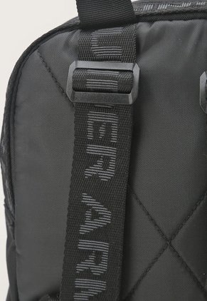 Morral Negro-Blanco UNDER ARMOUR Loudon Mini Backpack