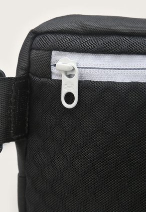 Canguro Negro-Blanco UNDER ARMOUR Loudon