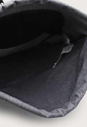 Tula Gris-Negro UNDER ARMOUR Undeniable