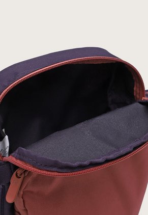 Bolso Manos Libres Palo Rosa-Violeta UNDER ARMOUR Loudon