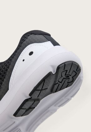 Tenis Running Negro-Blanco UNDER ARMOUR Surge 3