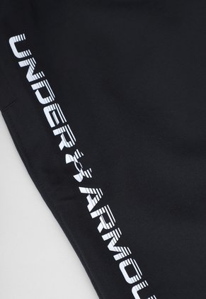 Pantaloneta Training UNDER ARMOUR Woven Negro