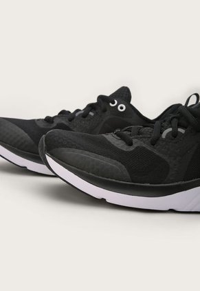 Tenis Training Negro-Blanco UNDER ARMOUR HOVR Omnia