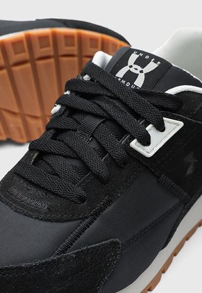 Tenis UNDER ARMOUR Essential Runner Negro