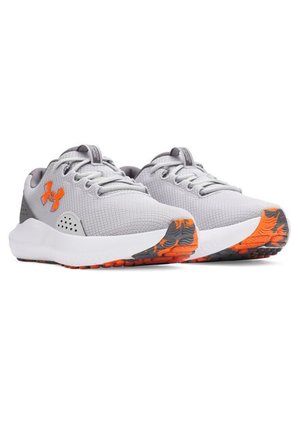 Tenis Running Hombre Under Armour CHARGED SURGE 4 Gris 1 Under Armour