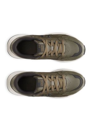 TENIS UNDER ARMOUR HOMBRE EDGE LTHR - 3028375-308