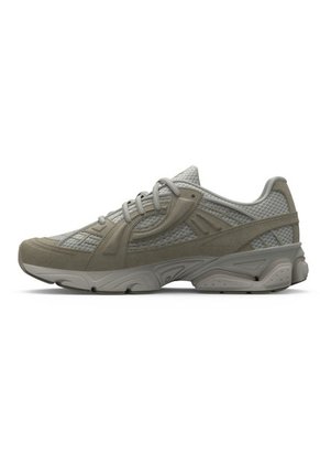 Tenis Unisex Under Armour UA SOLA SUEDE-WHT Under Armour