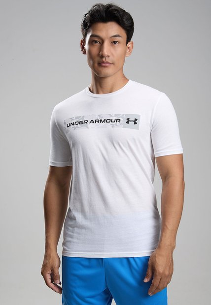 Camiseta UNDER ARMOUR Camo Chest Stripe Blanco