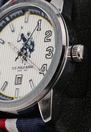 Reloj U.S. POLO ASSN. Plateado