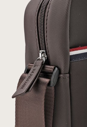 Bolso Manos Libres Marrón-Blanco-Rojo Us Polo Assn