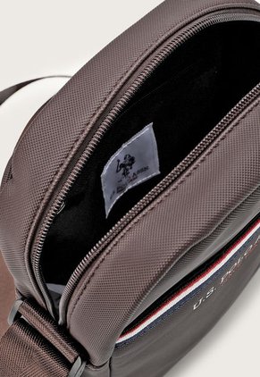 Bolso Manos Libres Marrón-Blanco-Rojo Us Polo Assn