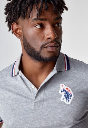 Camiseta Polo Gris-Azul-Rojo Us Polo Assn