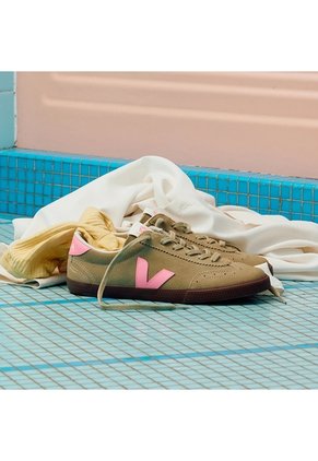 Tenis Veja De Mujer Volley Suede Taupe Malibu Bark VO0321468A-37 Gris