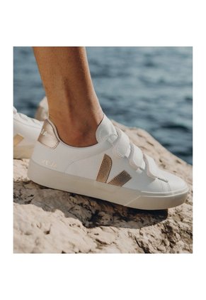 Tenis Veja De Mujer Recife Logo RC0502762-A40 Blanco