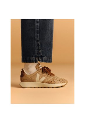 Tenis Veja De Mujer Paulistana Nolyn Veja X Misci Almendra MS3421699A-38 Beige