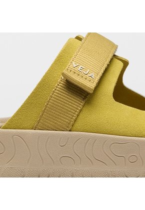 Tenis Veja De Hombre Arpoador Suede Soft Liquor Ocre AP3221032B-45 Amarillo