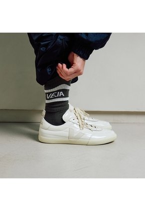 Tenis Veja De Mujer Panenka Patent Leather Offwhite FU0221667A-39 Blanco