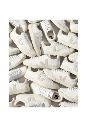 Tenis Veja De Mujer Campo Chromefree Natural CP0502429A-37 Blanco