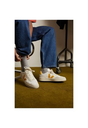 Tenis Veja De Mujer V-90 Leather White Safran VD2021361A-41 Blanco