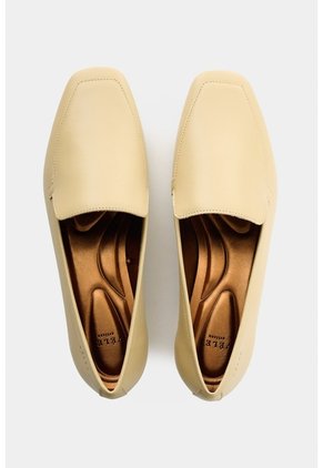 Mocasín En Cuero Para Mujer Ocaso Mocasín En Cuero Para Mujer Ocaso Arena 36 VÉLEZ