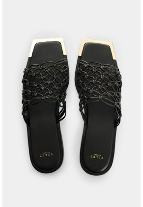Sandalia Plana En Cuero Para Mujer Orquidea Sandalia Plana En Cuero Para Mujer Orquidea Negro 38 VÉLEZ
