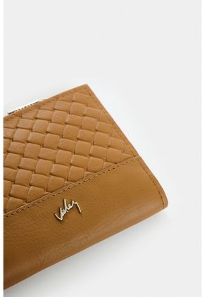 Billetera De Cuero Grabado Para Mujer Hazen Billetera De Cuero Grabado Para Mujer Hazen Miel VÉLEZ