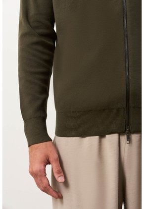 Sweater Misuri Tejido Para Hombre Cuello Alto Sweater Misuri Tejido Para Hombre Cuello Alto Verde Oliva L VÉLEZ