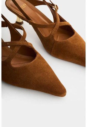 Tacones Cerrados De Cuero Gamuzado Para Mujer Solaris Tacones Cerrados De Cuero Gamuzado Para Mujer Solaris Miel 39 VÉLEZ