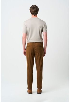 Pantalón Chino Italo Para Hombre Semifitted Pantalón Chino Italo Para Hombre Semifitted Cafe 38 VÉLEZ