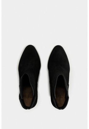 Botines Alpha De Cuero Gamuzado Para Mujer Silueta Asimétrica Botines Alpha De Cuero Gamuzado Para Mujer Silueta Asimétrica Negro 35 VÉLEZ