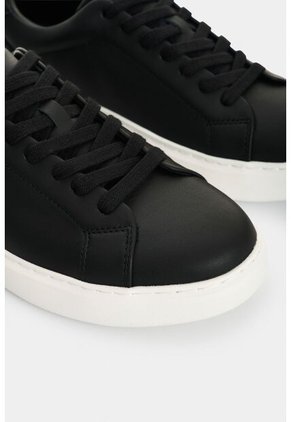 Tenis Cabernet 2.0 En Cuero Para Hombre Tenis Cabernet 2.0 En Cuero Para Hombre Negro 42 VÉLEZ