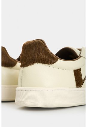 Tenis En Cuero Para Mujer Flair Tenis En Cuero Para Mujer Flair Crema 38 VÉLEZ