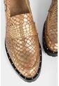Mocasines De Cuero Metalizado Textura Serpiente Mocasines De Cuero Metalizado Textura Serpiente Dorado 40 Vélez de Vélez