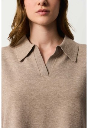 Polo Bora Tejida Para Mujer Silueta Boxy Polo Bora Tejida Para Mujer Silueta Boxy Arena S VÉLEZ