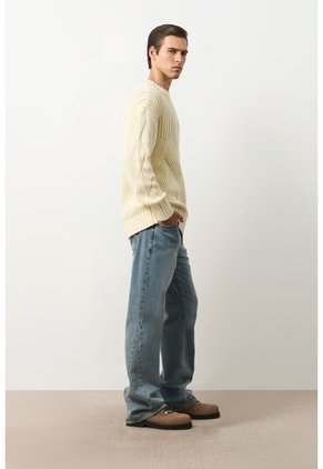 Sweater Oversized Para Hombre Cayena Sweater Oversized Para Hombre Cayena Crema S VÉLEZ
