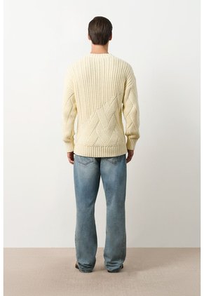 Sweater Oversized Para Hombre Cayena Sweater Oversized Para Hombre Cayena Crema S VÉLEZ