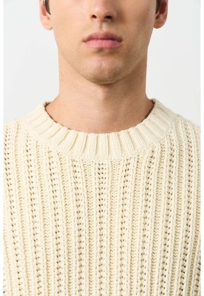 Sweater Oversized Para Hombre Cayena Sweater Oversized Para Hombre Cayena Crema S VÉLEZ