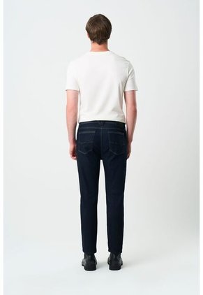 Jean Obi Semi Fitted Para Hombre Detalle En Cuero Jean Obi Semi Fitted Para Hombre Detalle En Cuero Azul 30 VÉLEZ