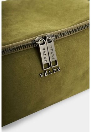 Cosmetiquera En Cuero Para Hombre Nacar Cosmetiquera En Cuero Para Hombre Nacar Verde Oliva VÉLEZ