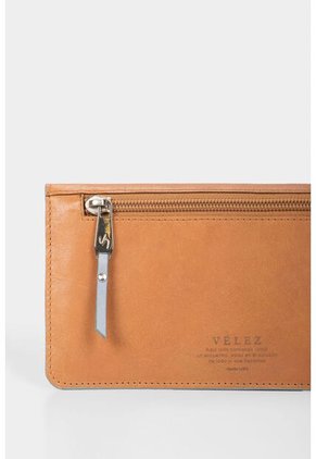 Billetera Porta Chequera Humanista De Cuero Para Mujer Básica Miel Billetera Porta Chequera Humanista De Cuero Para Mujer Básica Miel Vélez