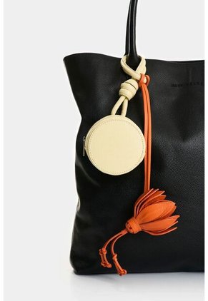 Tote Bag Flowers En Cuero Tote Bag Flowers En Cuero Negro VÉLEZ
