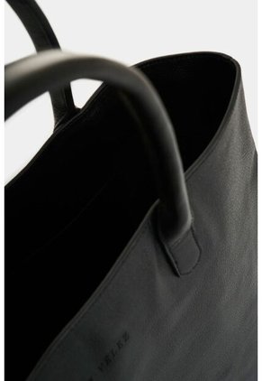 Tote Bag Flowers En Cuero Tote Bag Flowers En Cuero Negro VÉLEZ