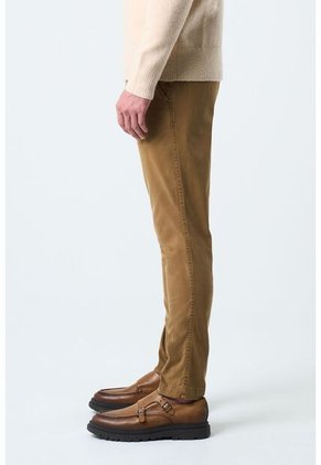 Pantalón Chino Italo Para Hombre Semifitted Pantalón Chino Italo Para Hombre Semifitted Miel 28 VÉLEZ